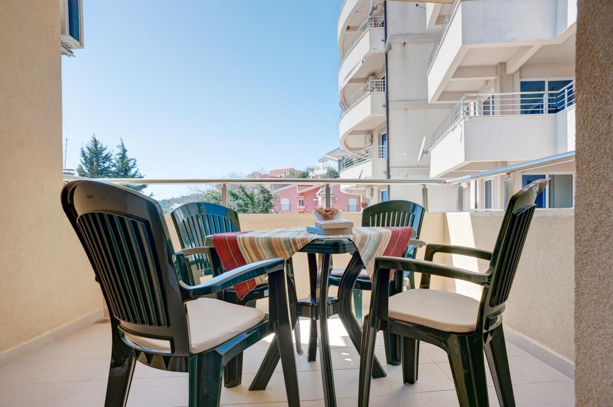 Apartmani Agape Petrovac Bagian luar foto